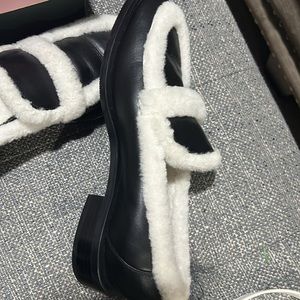 Stuart Whitman loafer in black